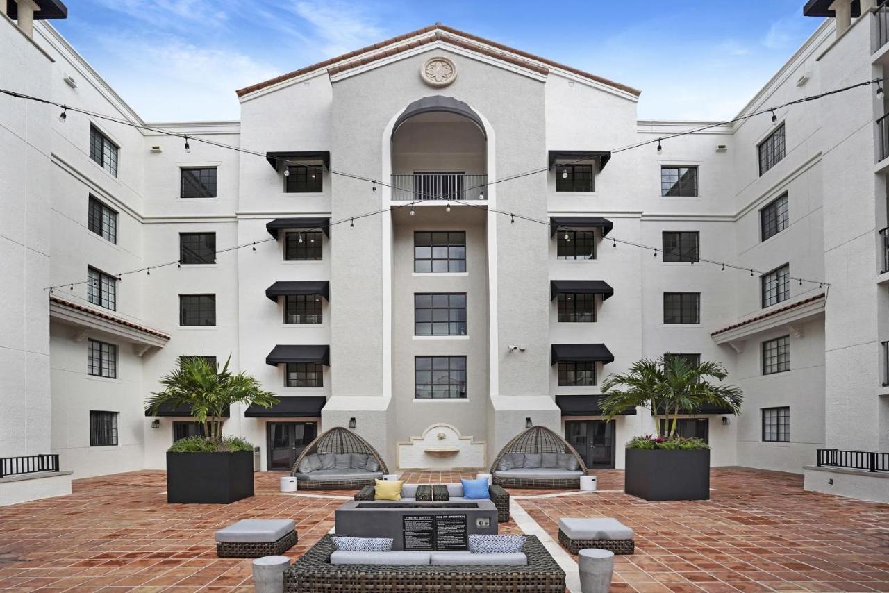 Dharma Home Suites Coral Gables At Gables Grand Plaza Miami Exterior foto