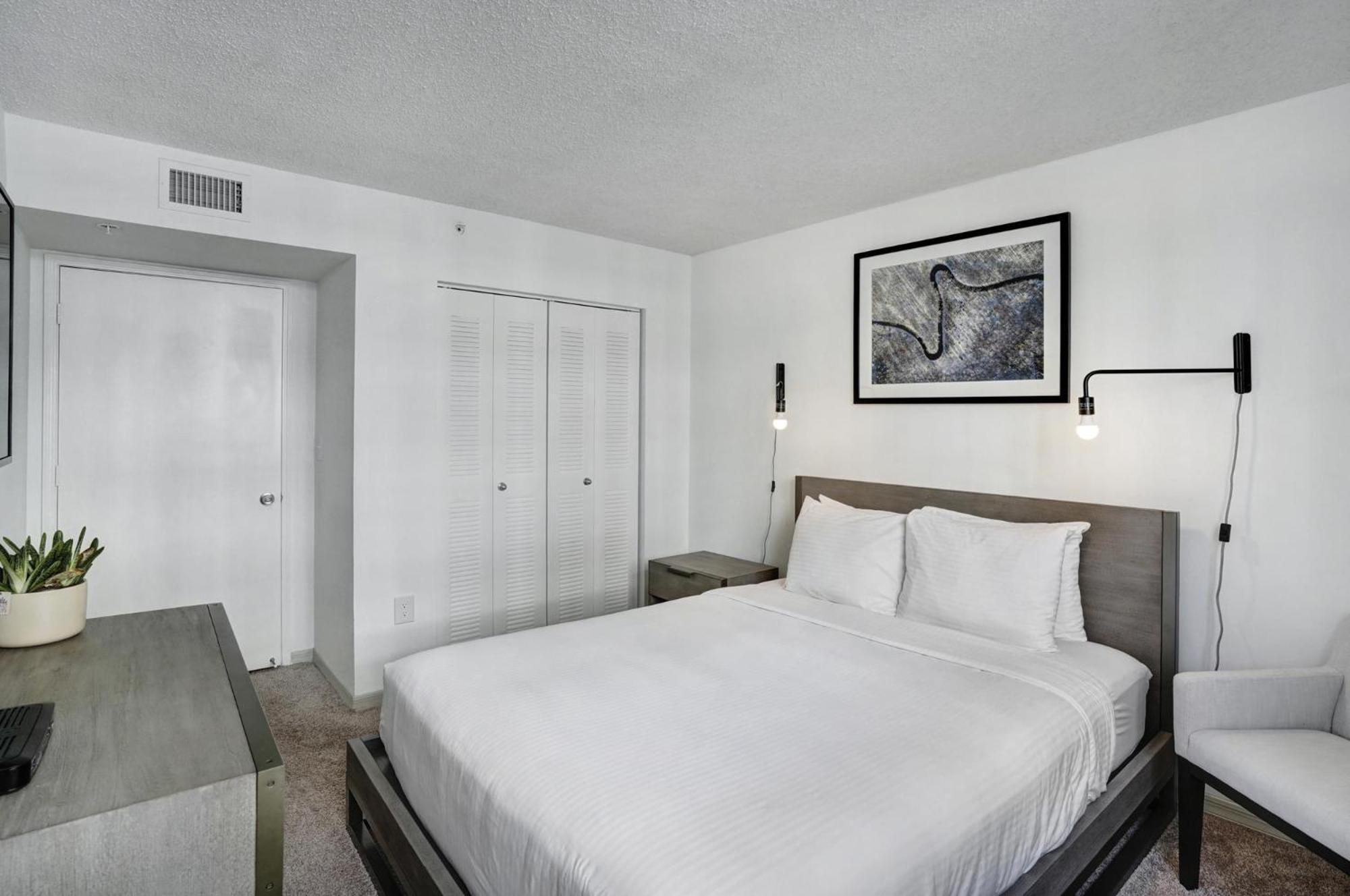 Dharma Home Suites Coral Gables At Gables Grand Plaza Miami Zimmer foto
