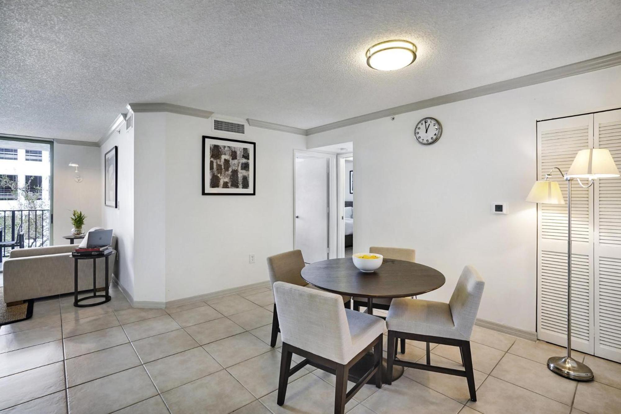 Dharma Home Suites Coral Gables At Gables Grand Plaza Miami Zimmer foto