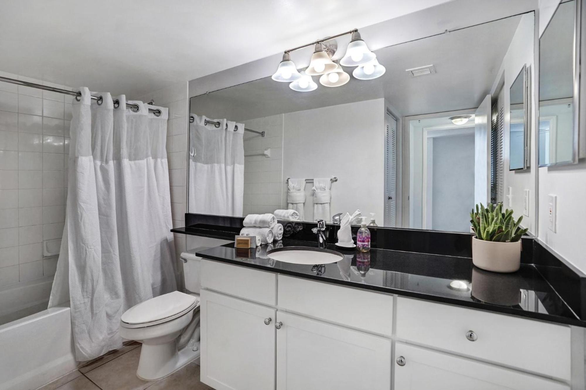 Dharma Home Suites Coral Gables At Gables Grand Plaza Miami Zimmer foto